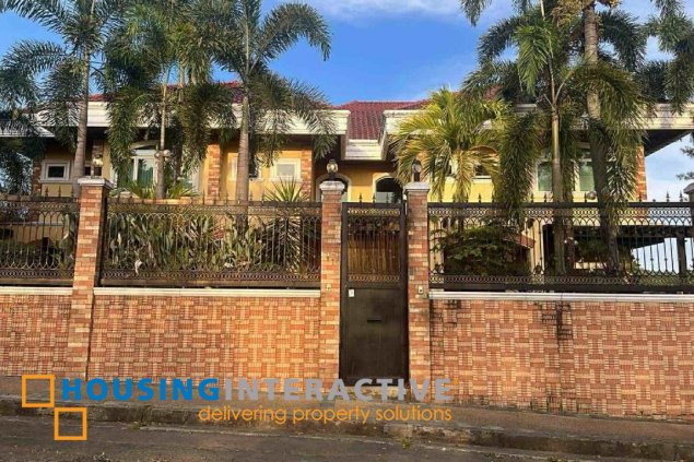 fs: beautiful duplex type mansion in valley golf subdivision