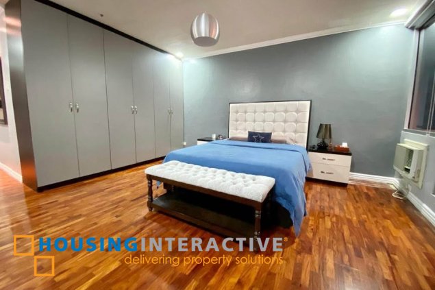 3br unit with parking for sale in easton place