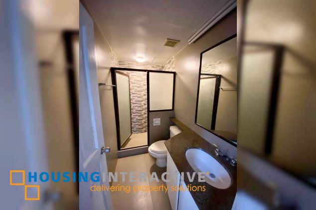 3br unit with parking for sale in easton place