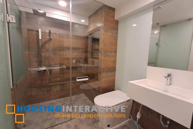 furnished 2br unti with parking for lease in joya lofts and towers north