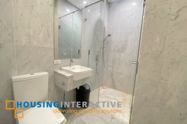 1br unit for sale in trump tower