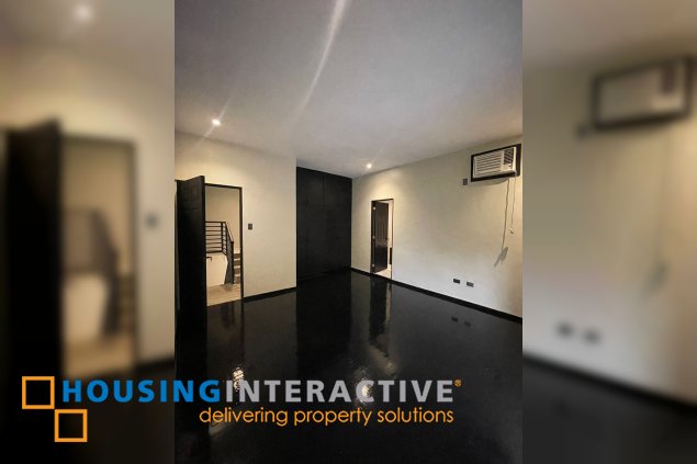 2-storey house for sale in greenwoods executive village