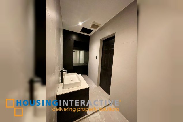 2-storey house for sale in greenwoods executive village
