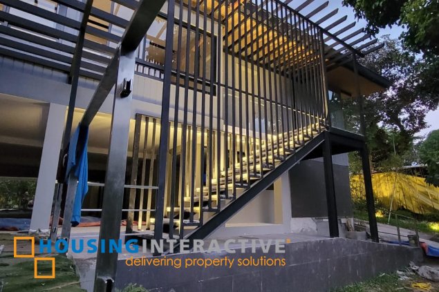 modern house and lot for lease in south forbes park