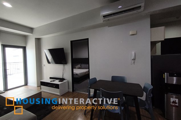 fully-furnished 1 bedroom condo unit with a huge balcony/terrace at solstice towers at circuit makati for sale