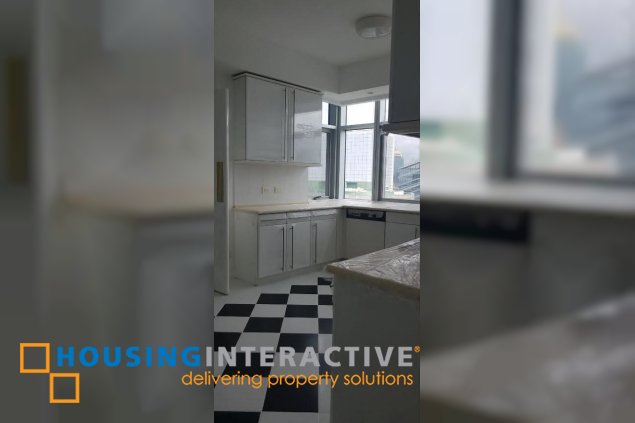 semi-furnished 3br unit for lease in pacific plaza towers