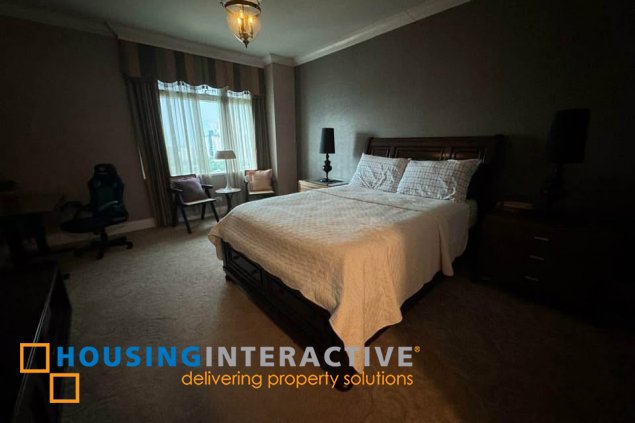 fully furnished 3br unit with parking for rent in one roxas triangle