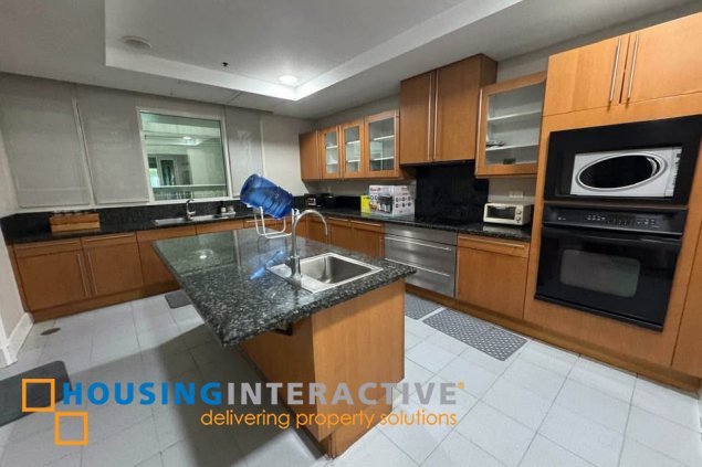 fully furnished 3br unit with parking for rent in one roxas triangle