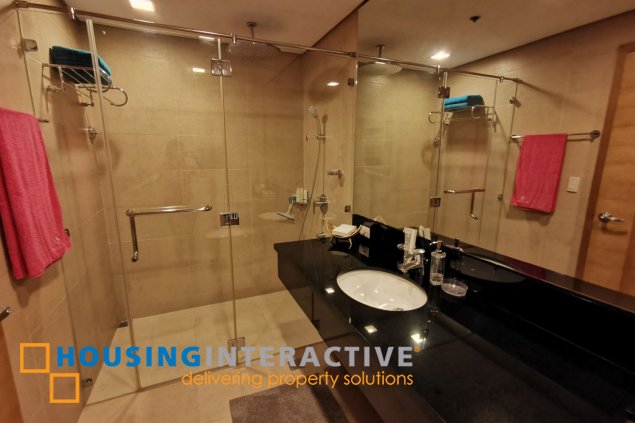 furnished 2br unit with parking for lease in park terraces