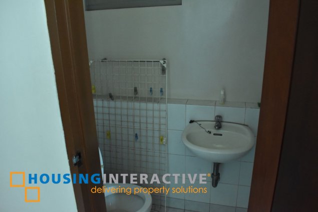 furnished 2br unit with parking for lease in the residences at greenbelt