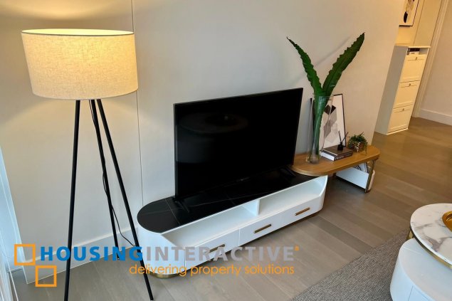 fully furnished 1br with parking for rent