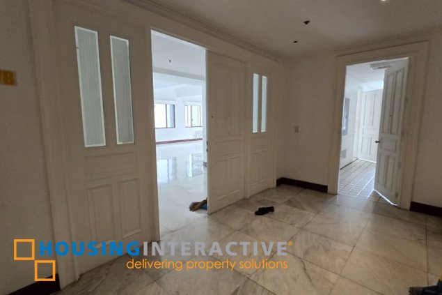 2br condo unit with parking for lease in l'ermitage