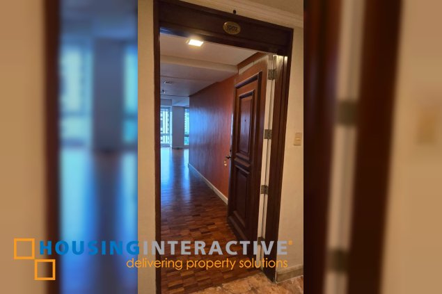 fully furnished 2br unit with parking for rent in one salcedo place