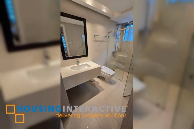 fully furnished 2br unit with parking for rent in one salcedo place