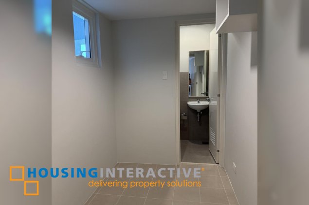 brandnew 2br unit with balcony and parking for sale in the arton by rockwell