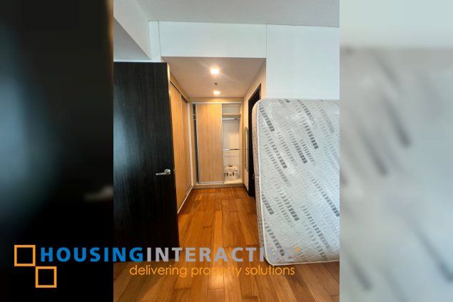 fully furnished 1br unit with balcony and parking for rent in one serendra