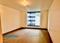 deluxe condo unit with parking for sale in aurelia residences