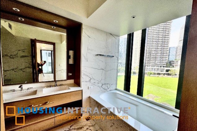 deluxe condo unit with parking for sale in aurelia residences