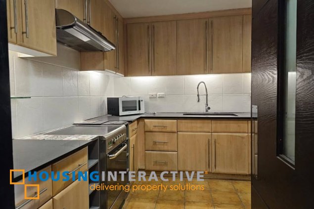 for lease: 3br unit with balcony and parking for lease in one mckinley place