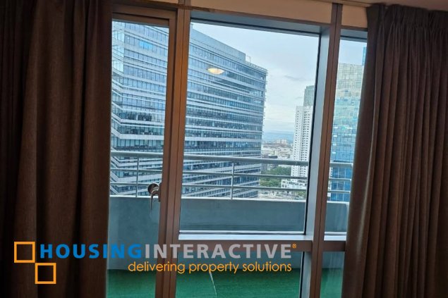 for lease: 3br unit with balcony and parking for lease in one mckinley place