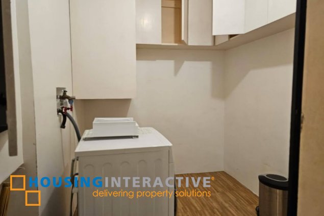 for lease: 3br unit with balcony and parking for lease in one mckinley place