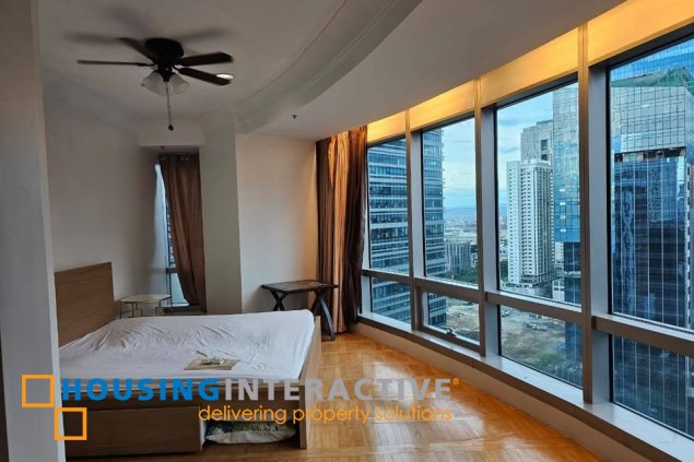 for lease: 3br unit with balcony and parking for lease in one mckinley place