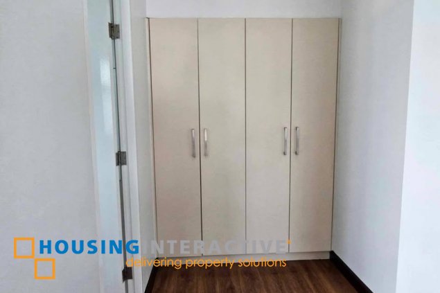 for lease: 2br unit with balcony and parking two serendra