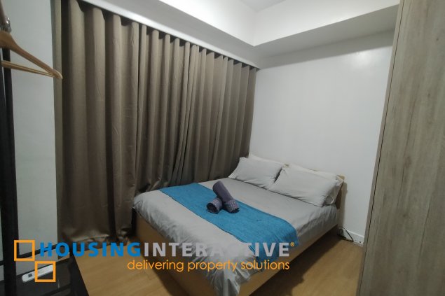 1-bedroom with parking for lease in salcedo square residences