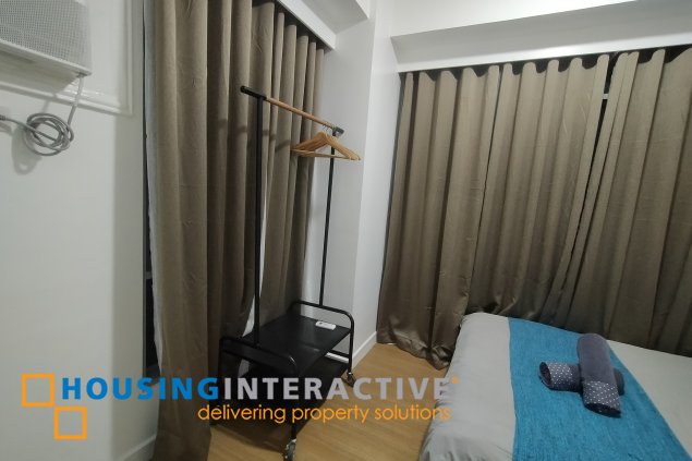 1-bedroom with parking for lease in salcedo square residences