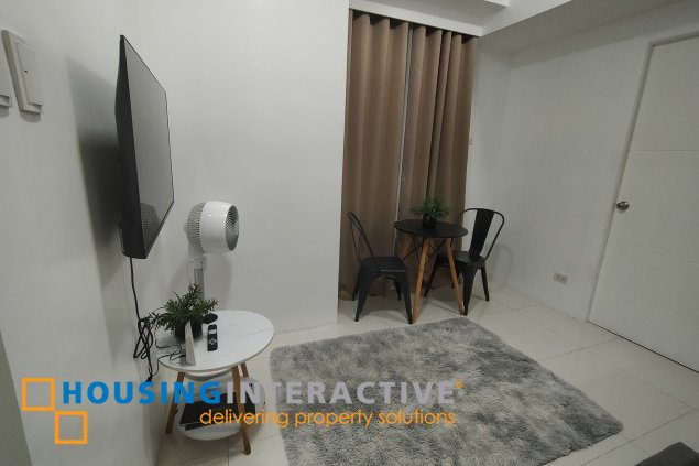1-bedroom with parking for lease in salcedo square residences