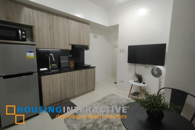 1-bedroom with parking for lease in salcedo square residences