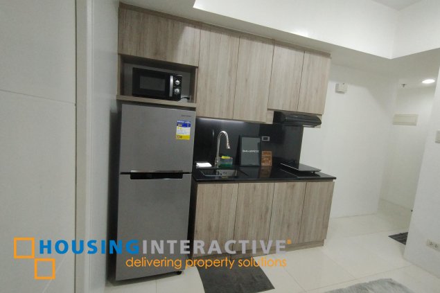 1-bedroom with parking for lease in salcedo square residences