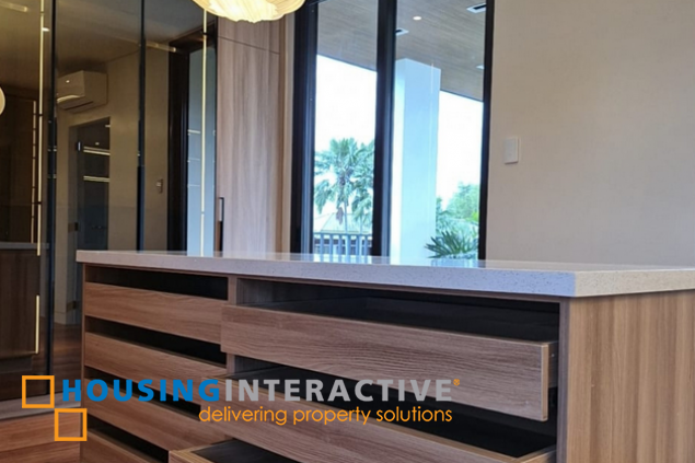 4-storey hosue for sale in westgrove heights