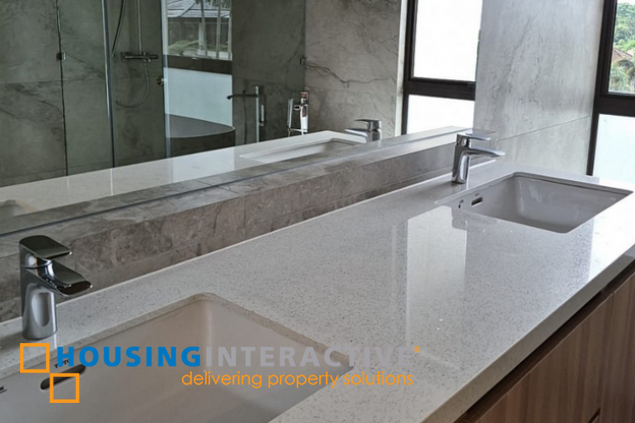 4-storey hosue for sale in westgrove heights