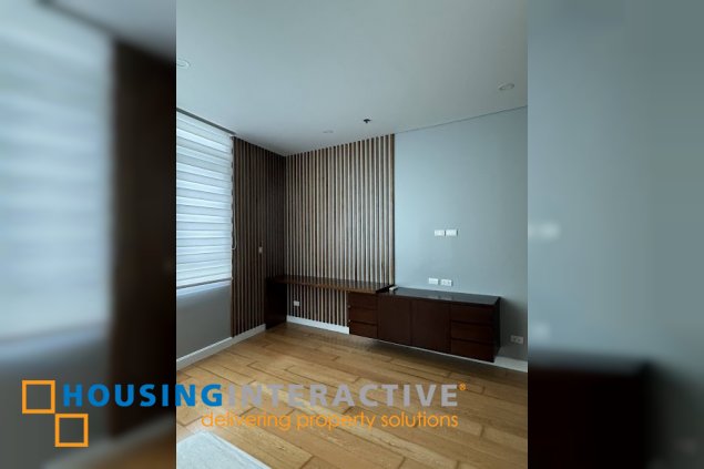 for lease- furnished 2br with parking in park terraces