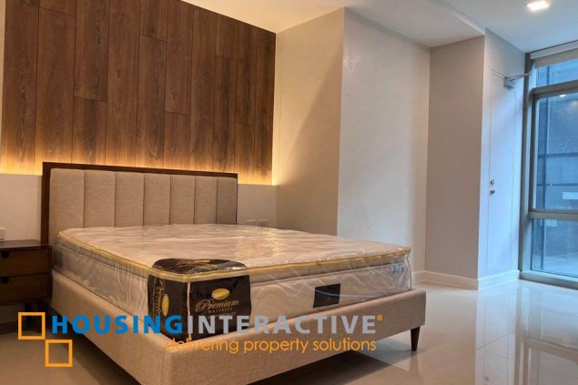 fully furnished 1br unit with parking for lease in east gallery place