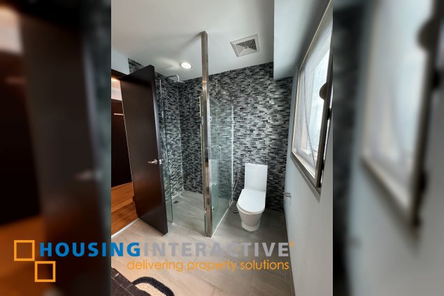 for rent- fully furnished 2br with parking in makati