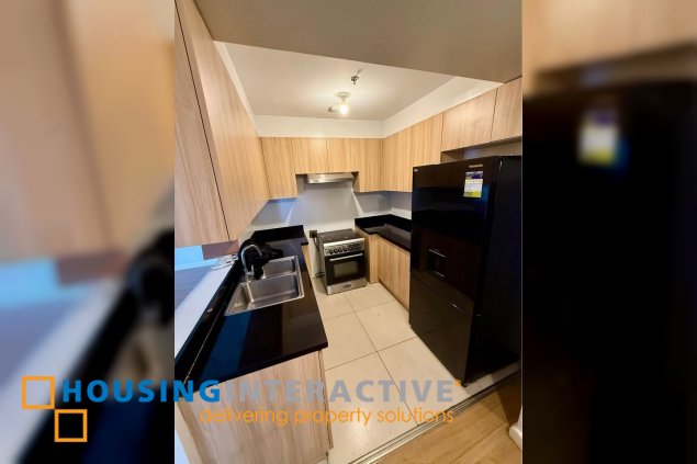 semi-furnished 3br unit with balcony and parking for lease in park triangle residences