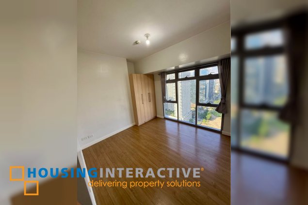 semi-furnished 3br unit with balcony and parking for lease in park triangle residences