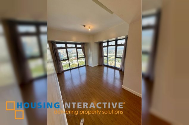 semi-furnished 3br unit with balcony and parking for lease in park triangle residences