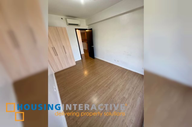 semi-furnished 3br unit with balcony and parking for lease in park triangle residences