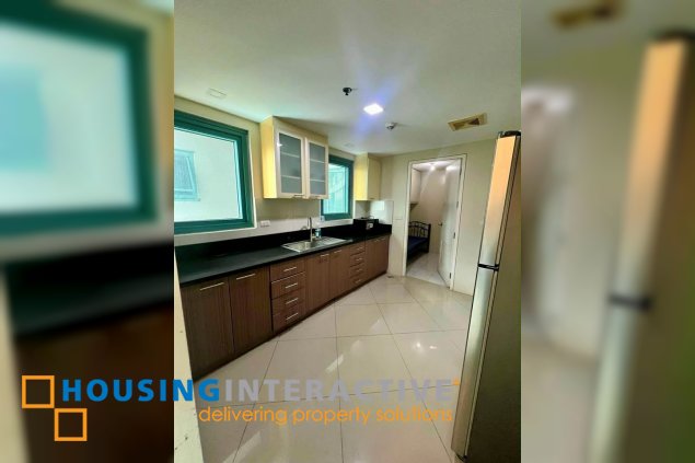 fully furnished 3br unti with parking for lease in 8 forbestown road