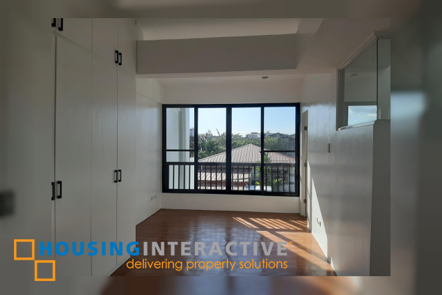 for sale-three single-attached townhouses