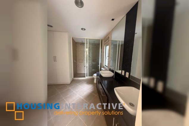 3-storey house for rent in south admiral merville