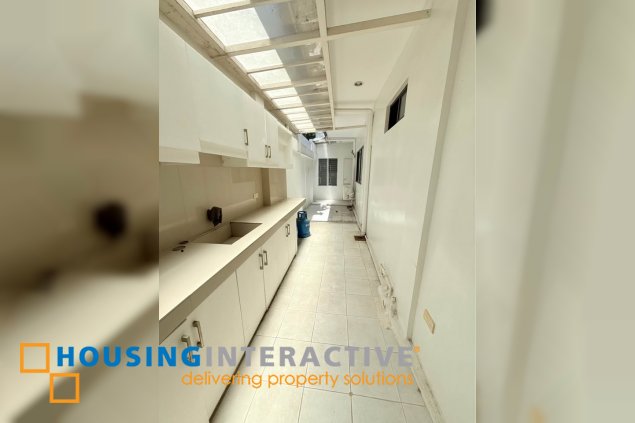 6br house for rent in merville park village