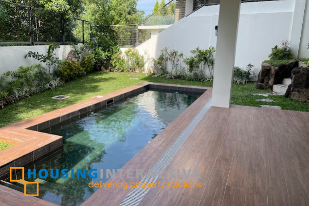 3-storey h&l in ayala southvale for sale