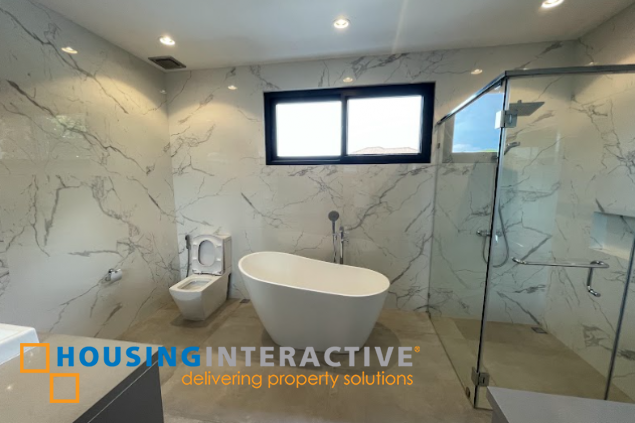 3-storey h&l in ayala southvale for sale