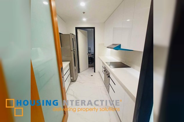 fully furnished 2br unit with parking for lease in one mckinley place