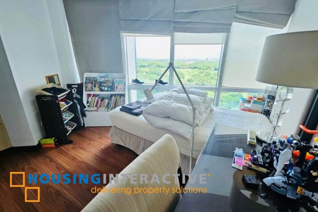 fully furnished 2br unit with parking for lease in one mckinley place