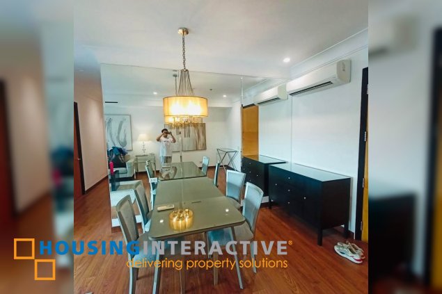 fully furnished 2br unit with parking for lease in one mckinley place